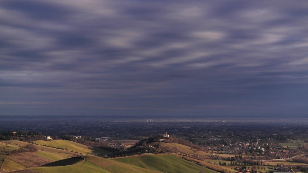 Chiesa di Puianello e la pianura padana da Vezzano