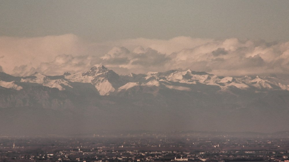 orizzonte alpi pianura padana da reggio emilia