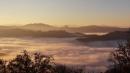 castello di canossa con sole e nebbia